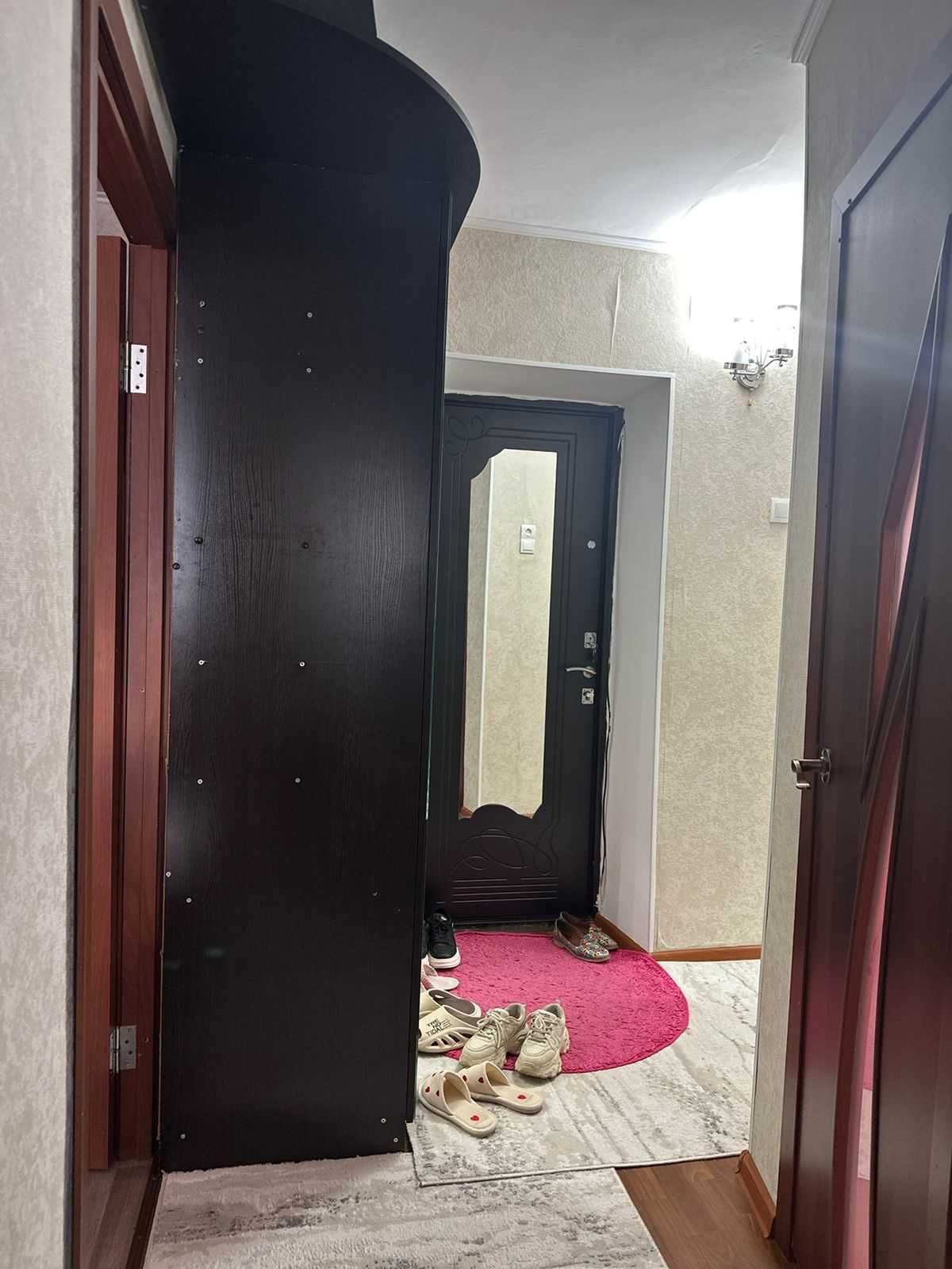 Продам 2х комнатную на 3  микрорайон в 27 доме