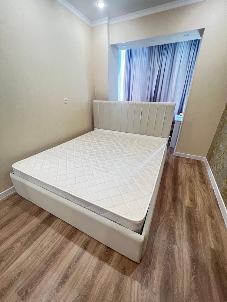 Продается спальный кровать 200*180