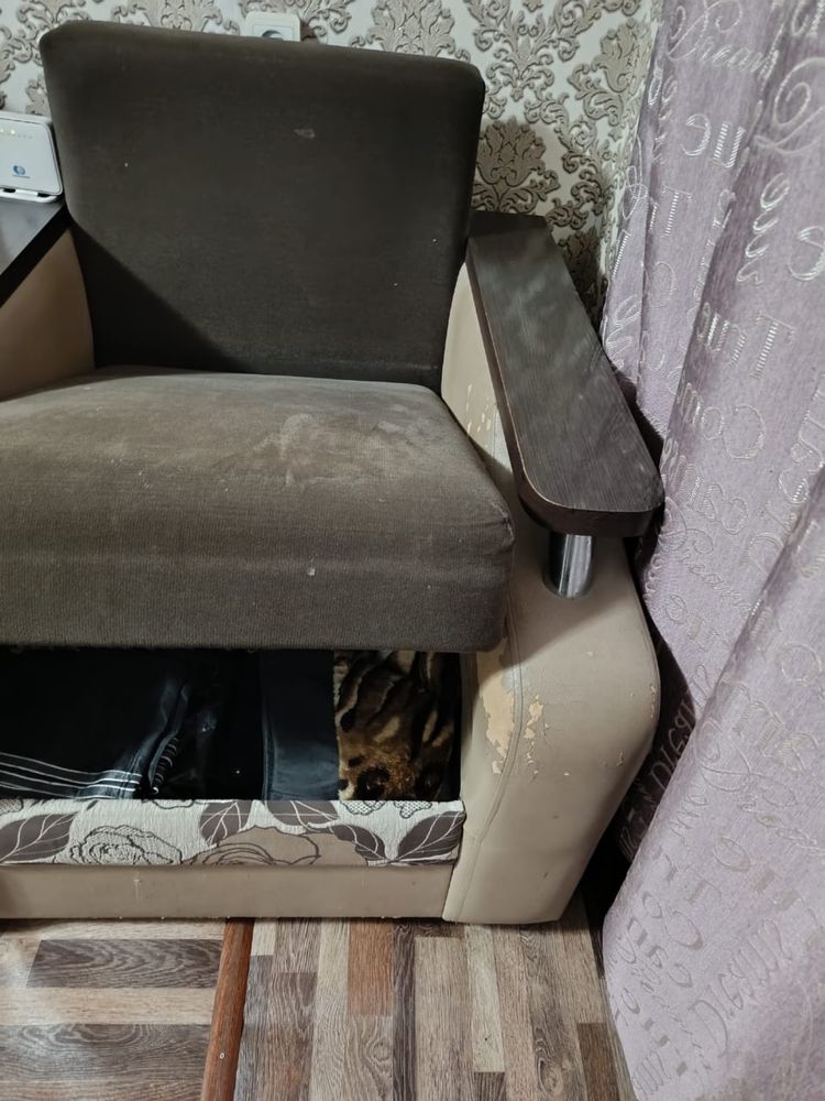 Продам диван в комплекте, срочно