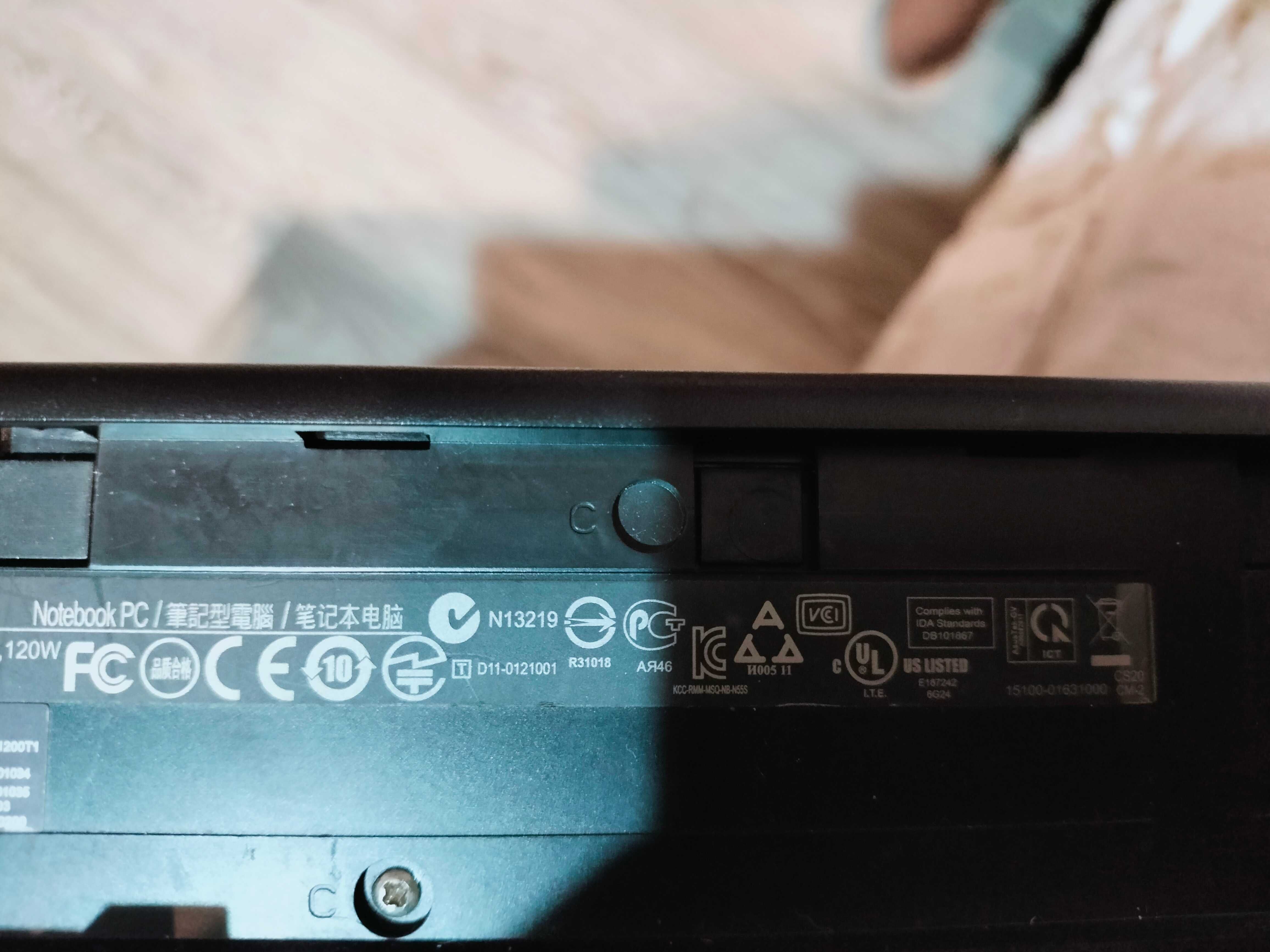 Ноутбук Asus в хорошем состоянии
