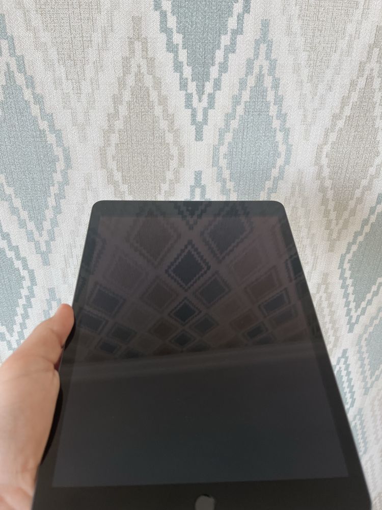 Продаю iPad 9 поколения (Wi-Fi, 64 ГБ)