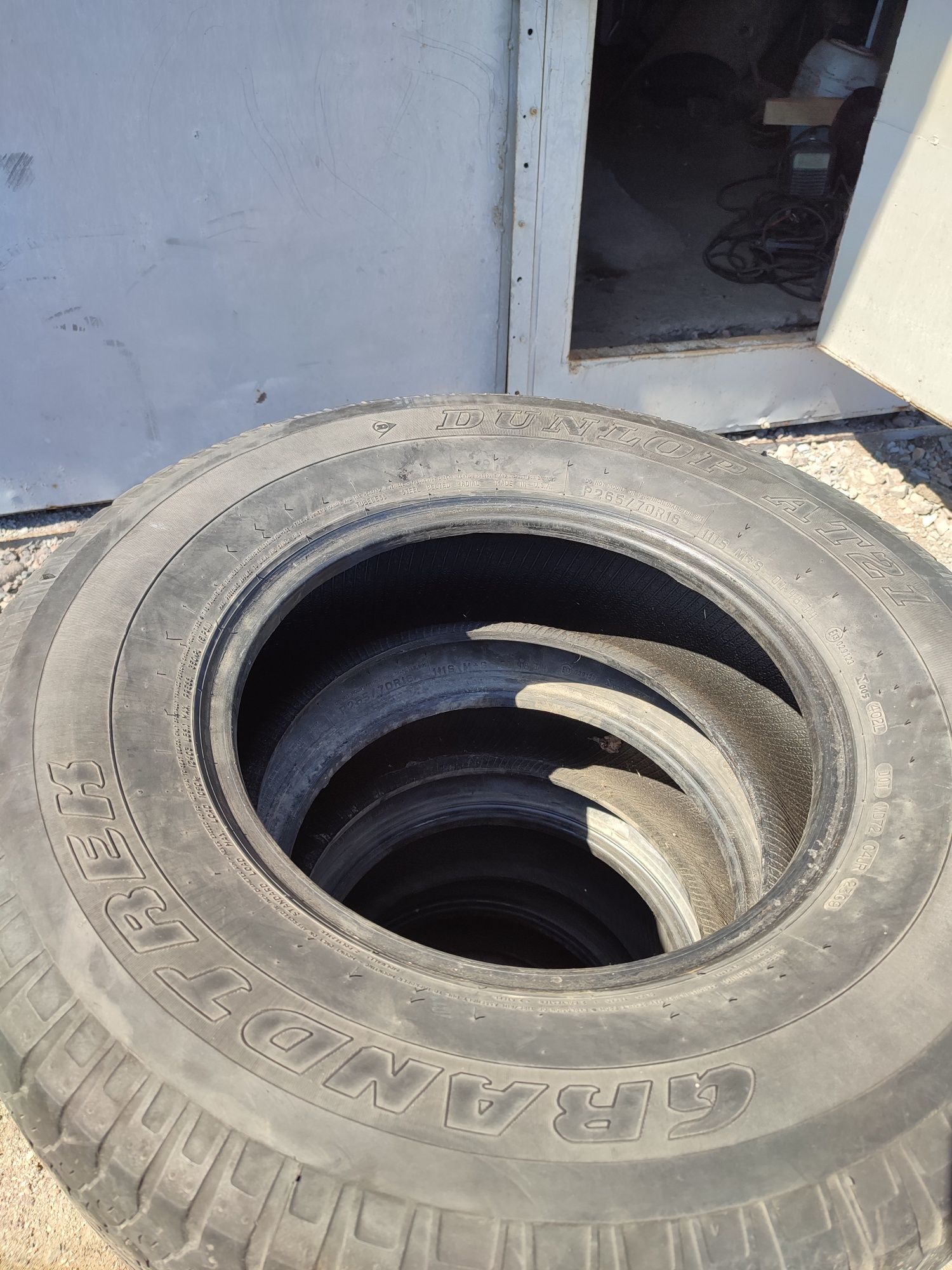 Продам комплект всесезонной резины Dunlop Grandtrek