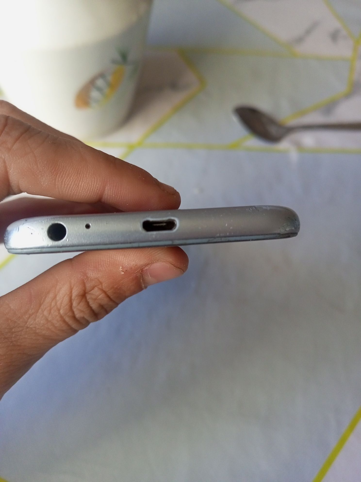 Продам Самсунг Galaxy J7