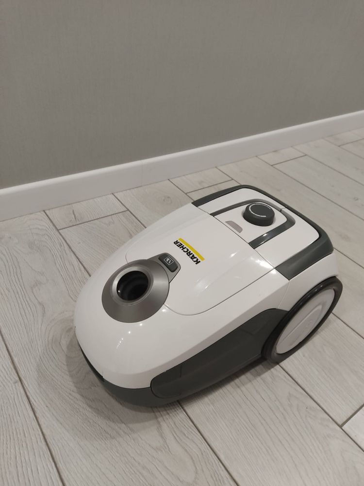 Пылесос Karcher VC 2 Premium белый