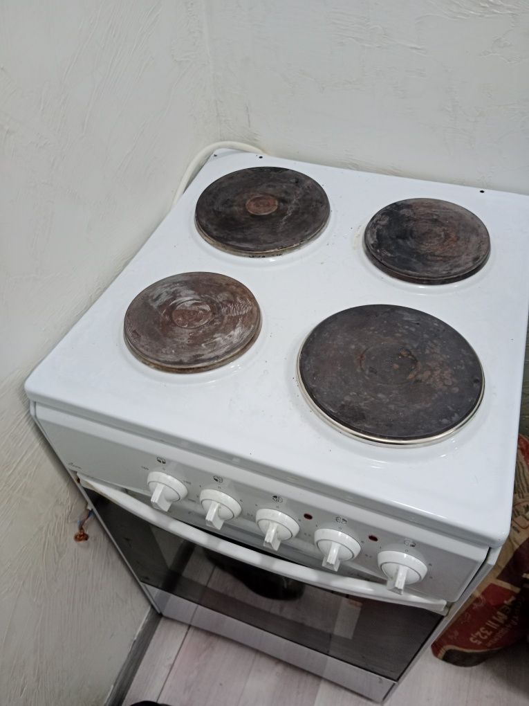 Продам эл печь в хорошем состояний