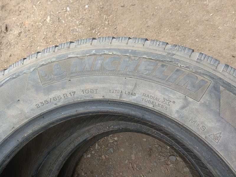 Шины 235/65 R17 - "Michelin Latitude X-ice North" (Франция), зимние.