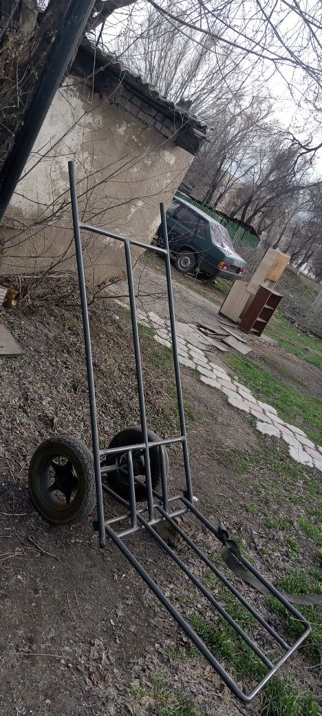 Продаю тачку на колесах самолета