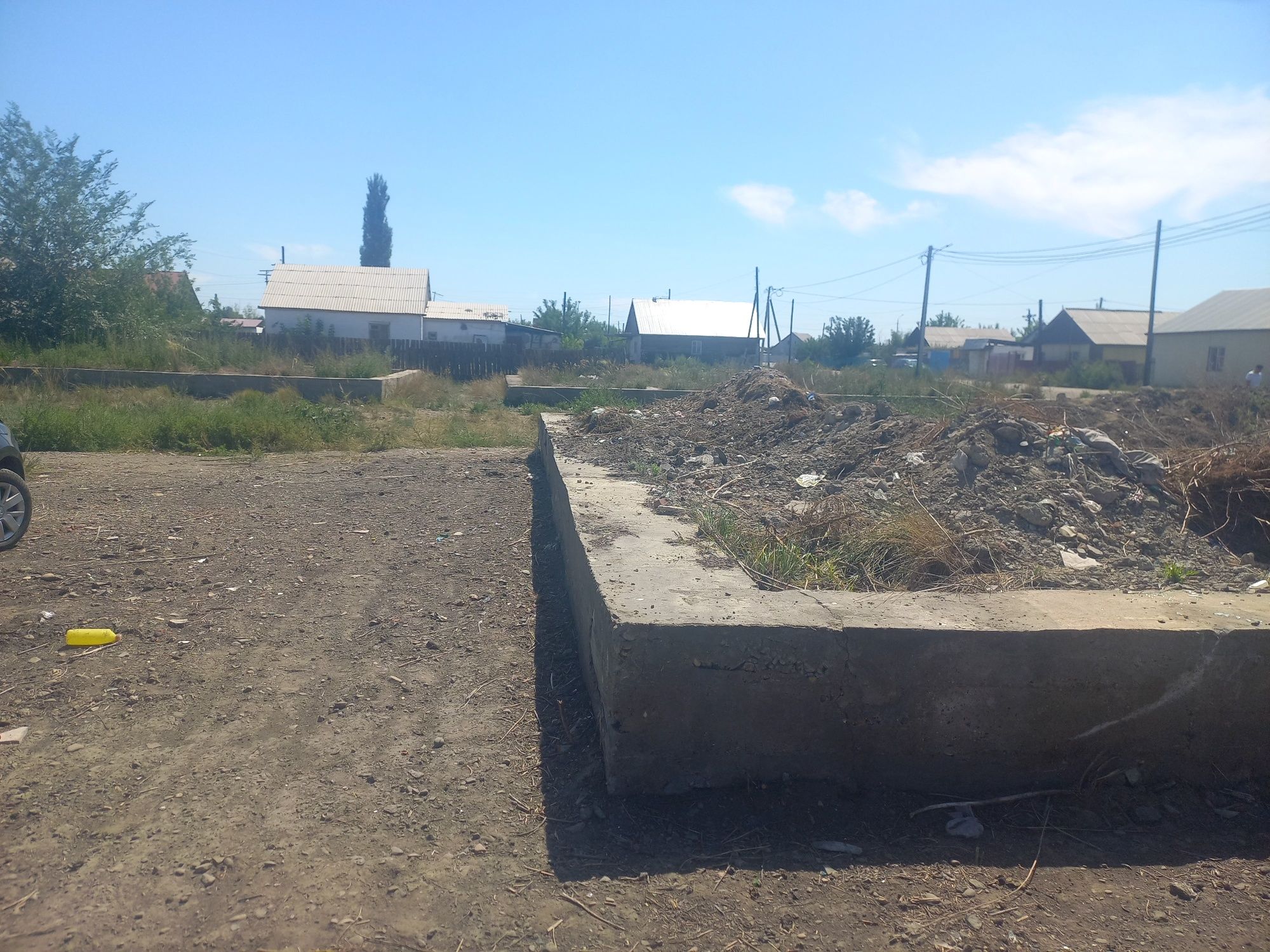 Продам пол уч 5 соток с готовым высоким фундаментом   от гл трассы 100