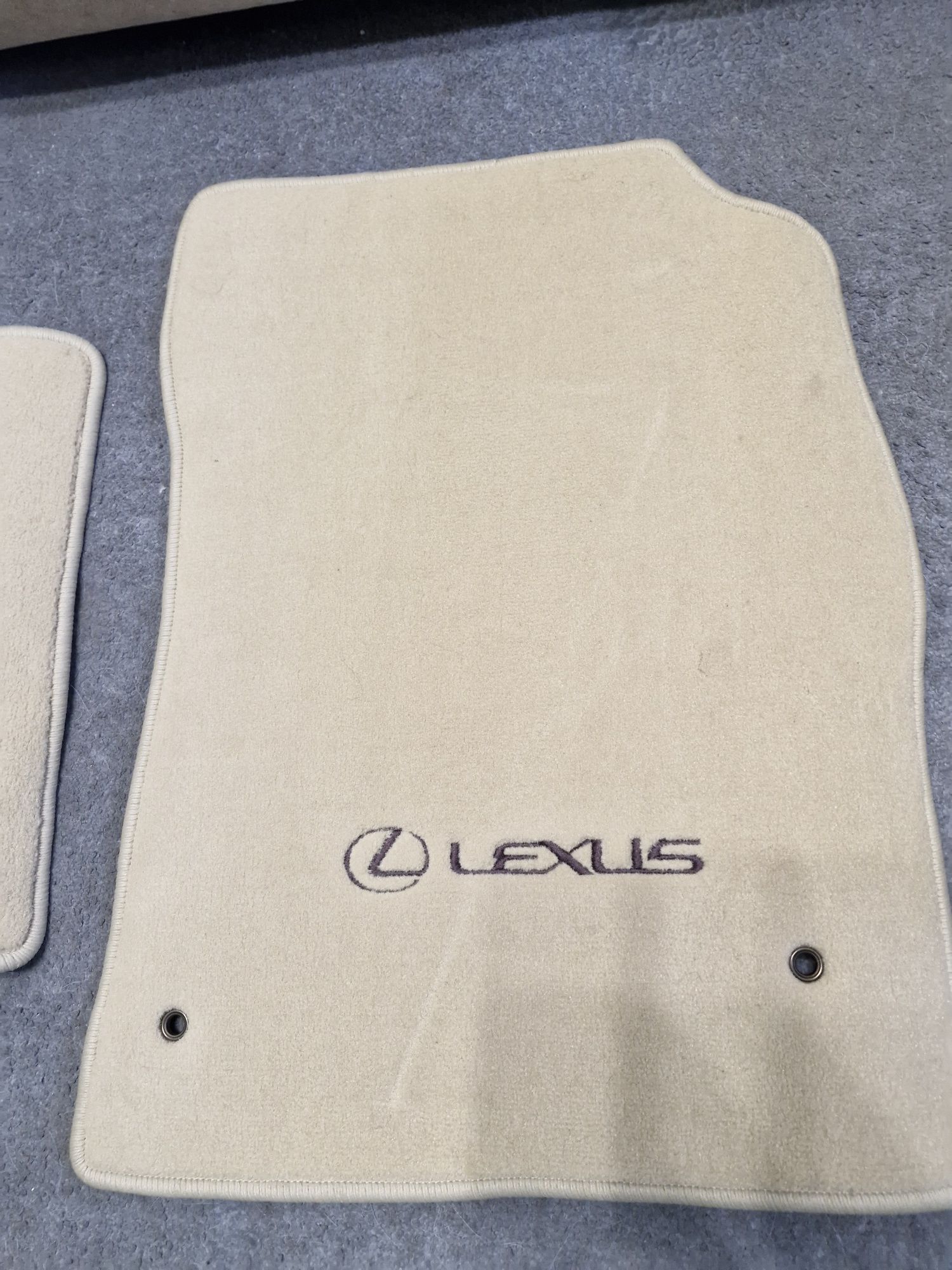 Оригинальные коврики на Lexus 570, ни разу не использовал