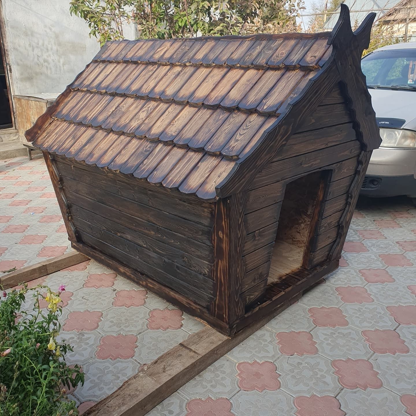 Будка для собак крупных пород