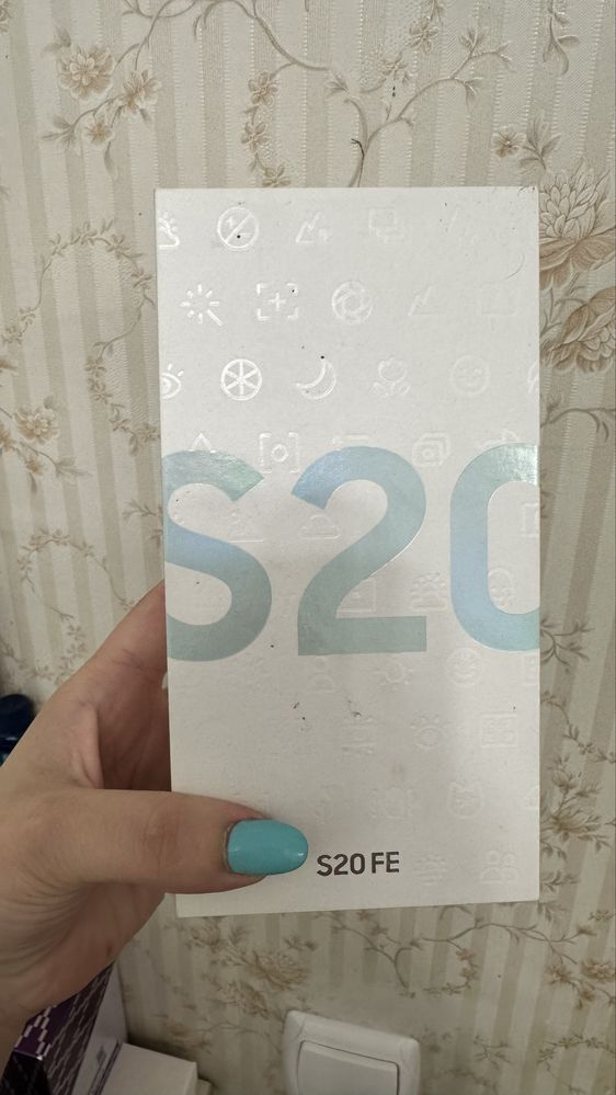 Телефон Samsung S20FE