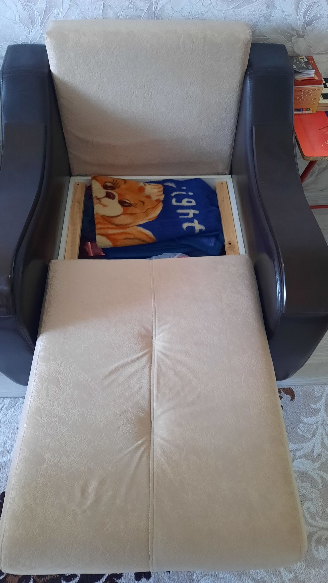 Продам отличный диван и кресло