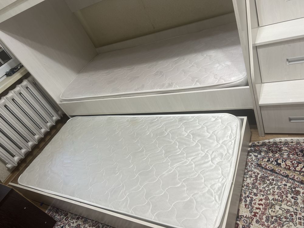 Продам трех ярусную кровать
