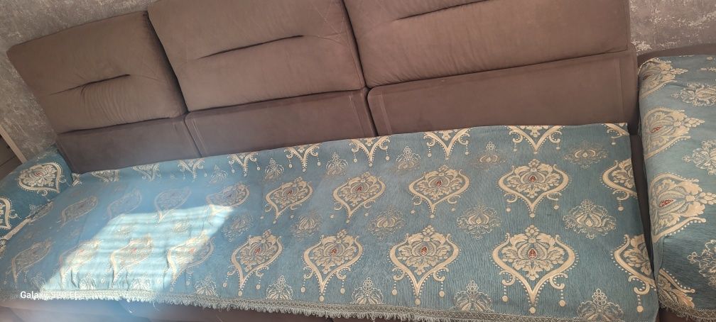 Продам диван для гостиной