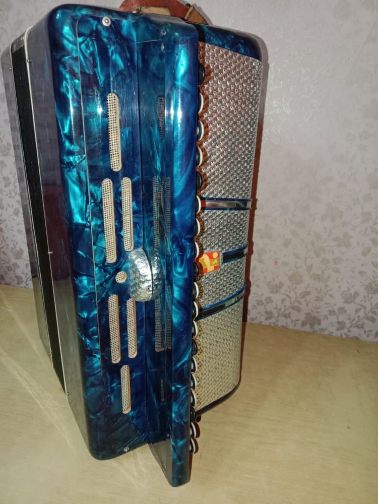 Продам почти новый Баян