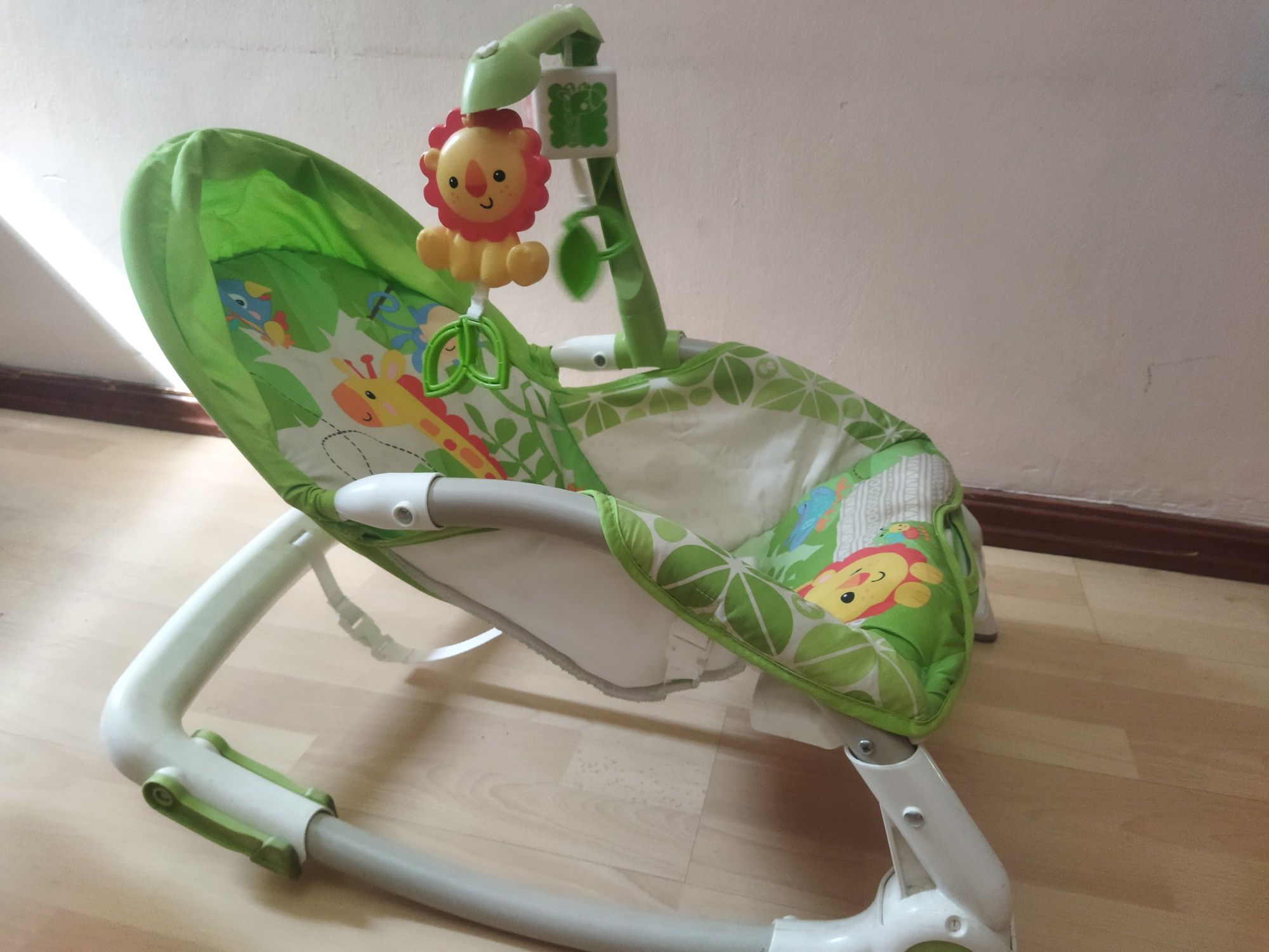Кресло-шезлонг качалка Fisher Price 3 положения и режим вибрации