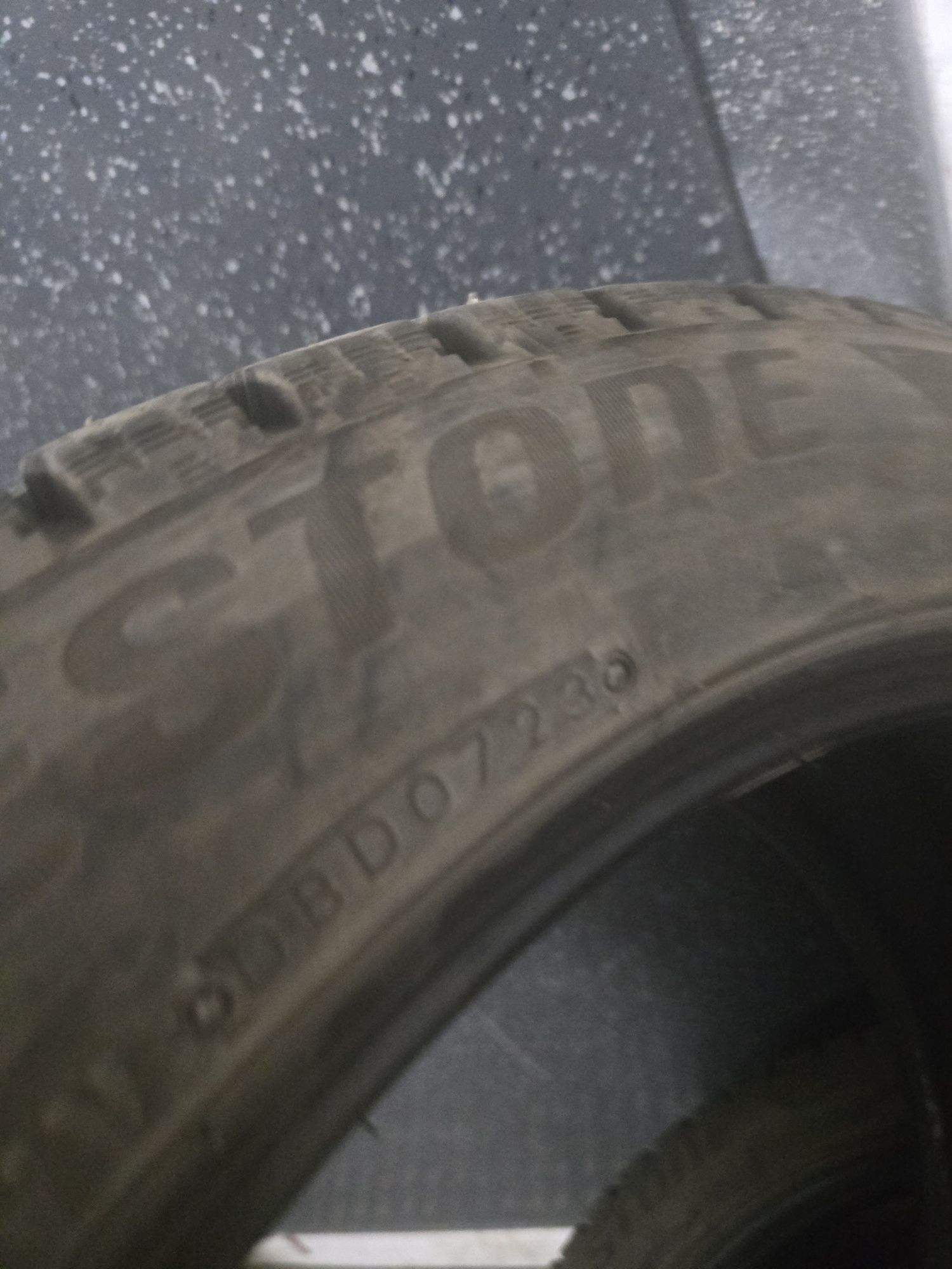 235/45 R18 Bridgestone spike 2