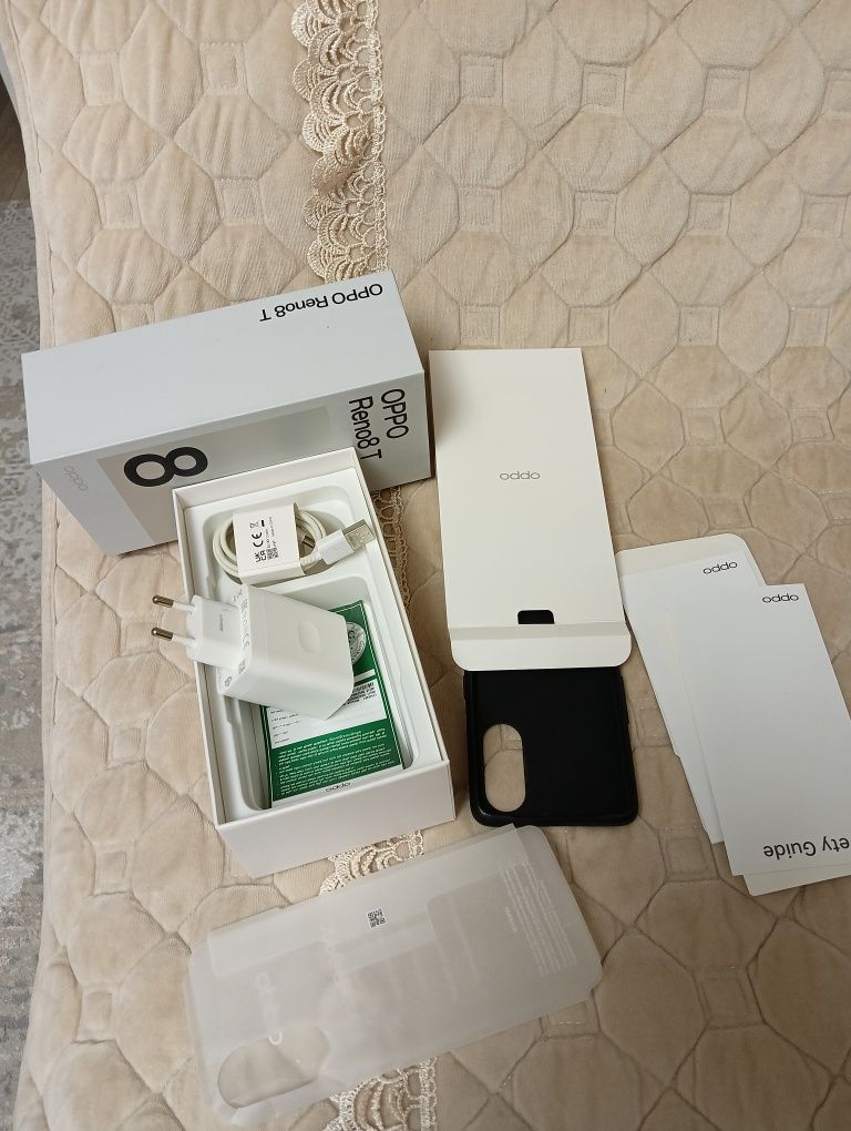 Продам смартфон Oppo reno 8t 256гб