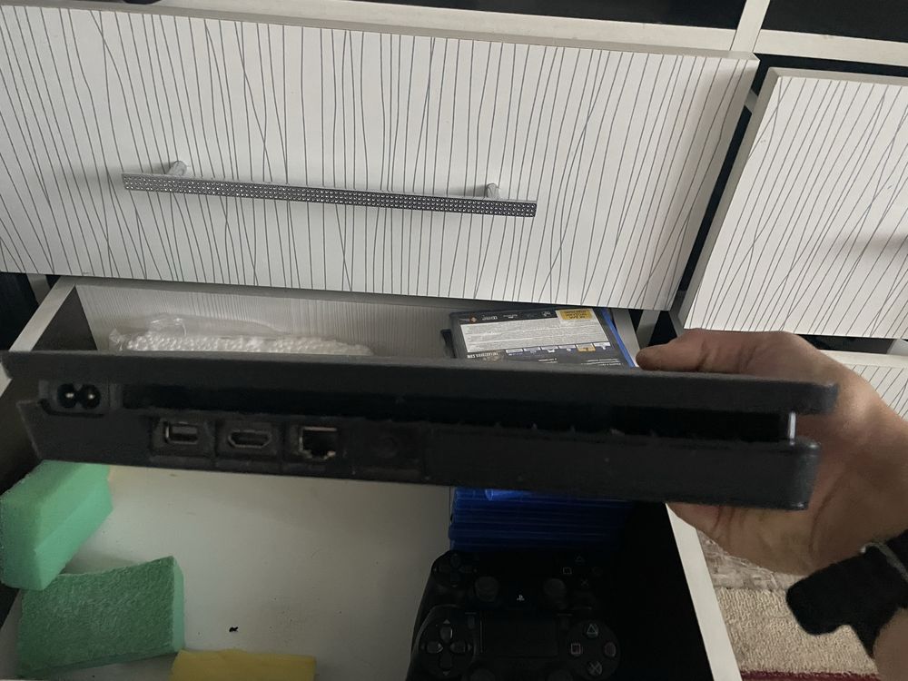 PlayStation 4 Slim терабайт