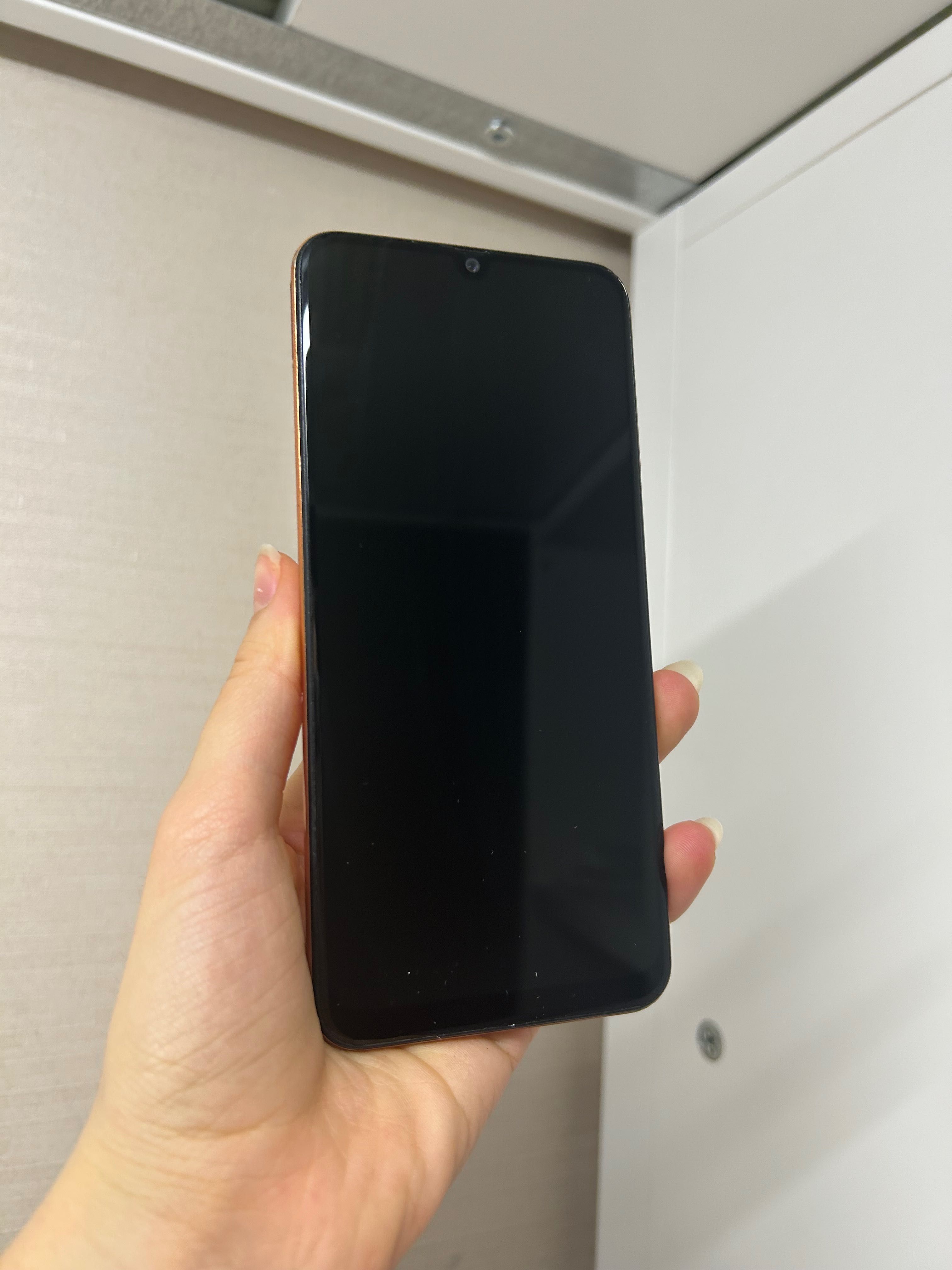 Samsung A50 коралловый цвет 128GB