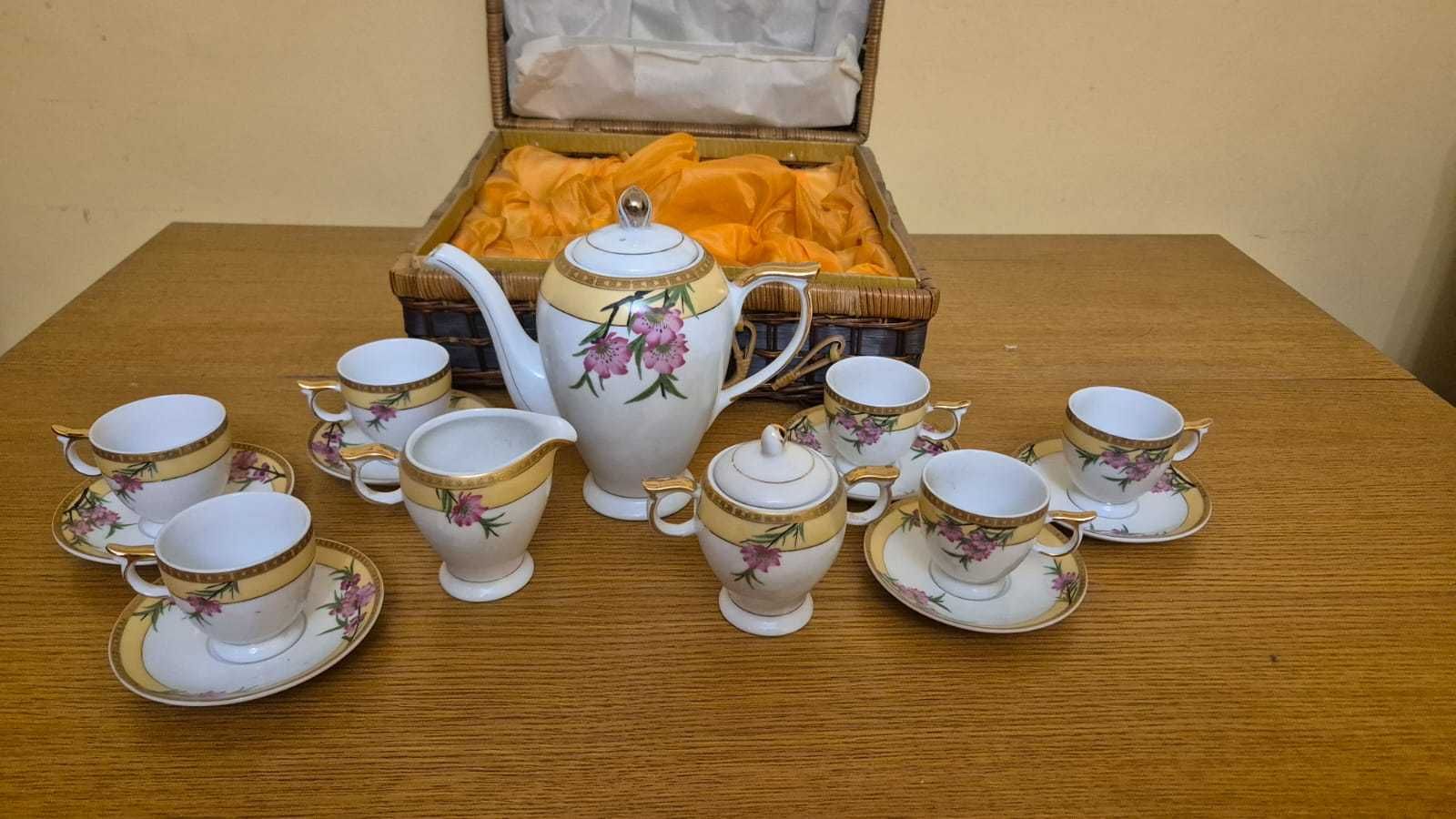 Кофейный сервиз из очень тонкого японского фарфора, ретро