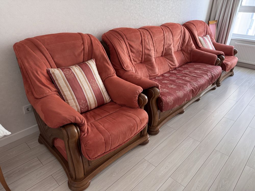 Продам комплект: диван + 2 кресла (белорусский дуб, велюр)