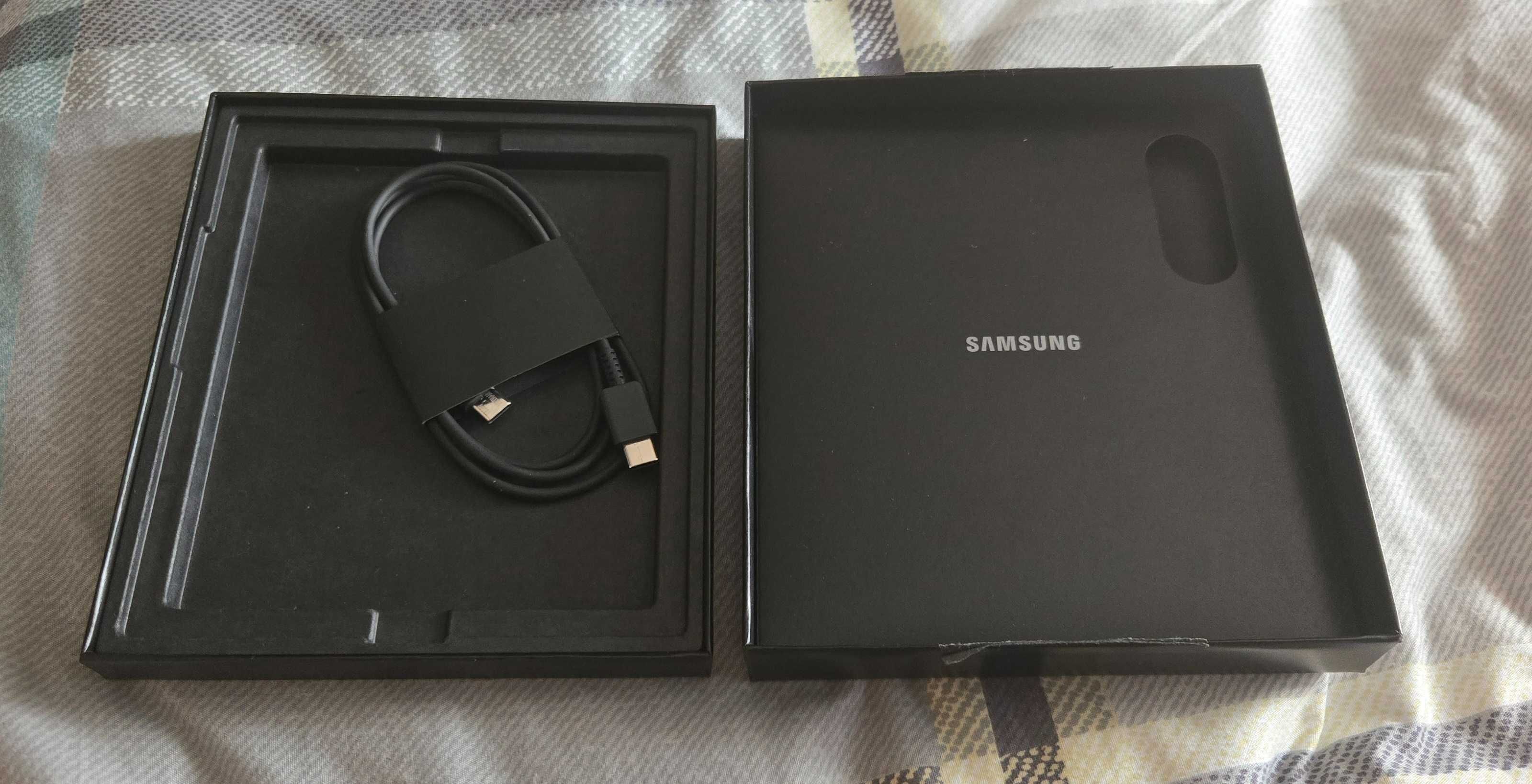 Продам Samsung Z Fold 6,  12/256.  Черный карбон