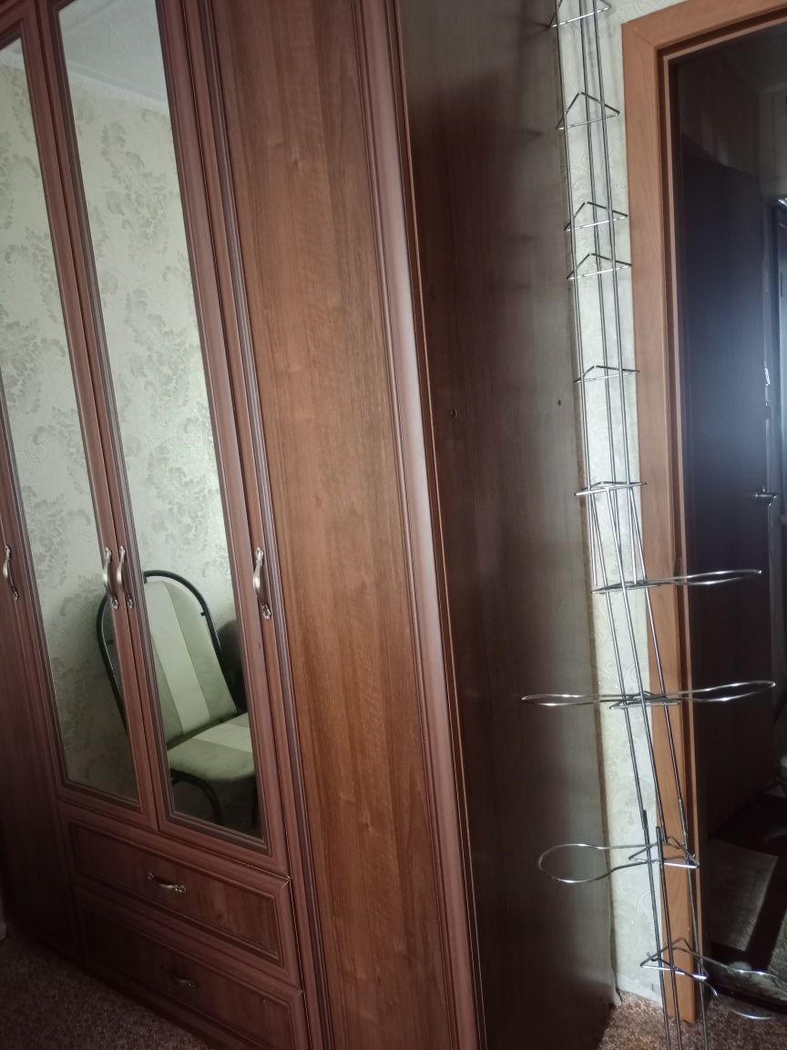 Продаю подставку для цветов