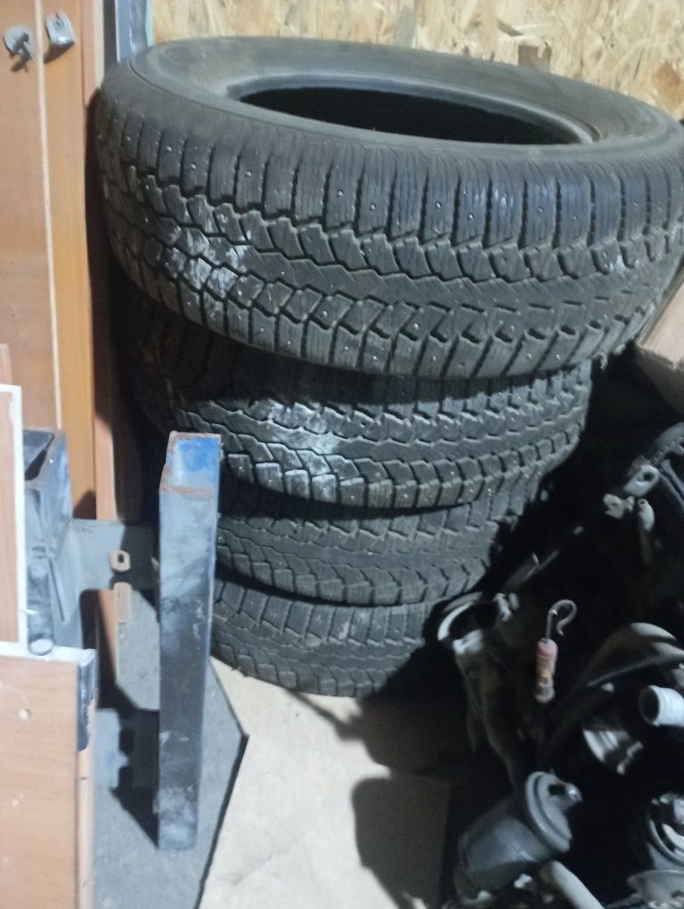 Продам резину зима R17