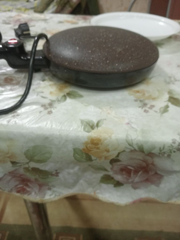 Продам блинницу новую.