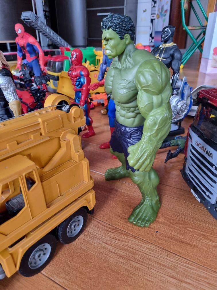 Продам набор игрушек после мальчика