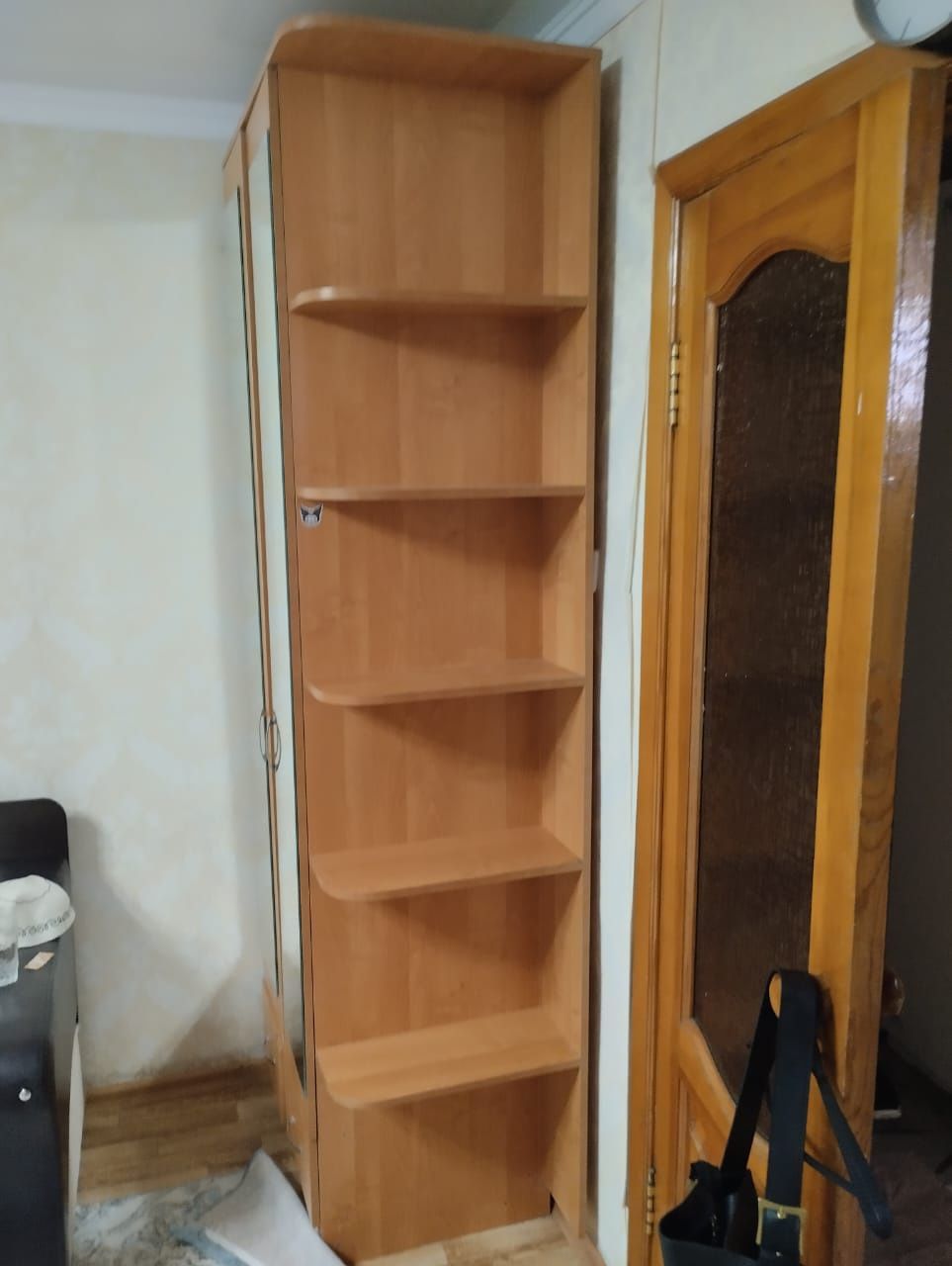 Шкаф двухдверный с зеркалом