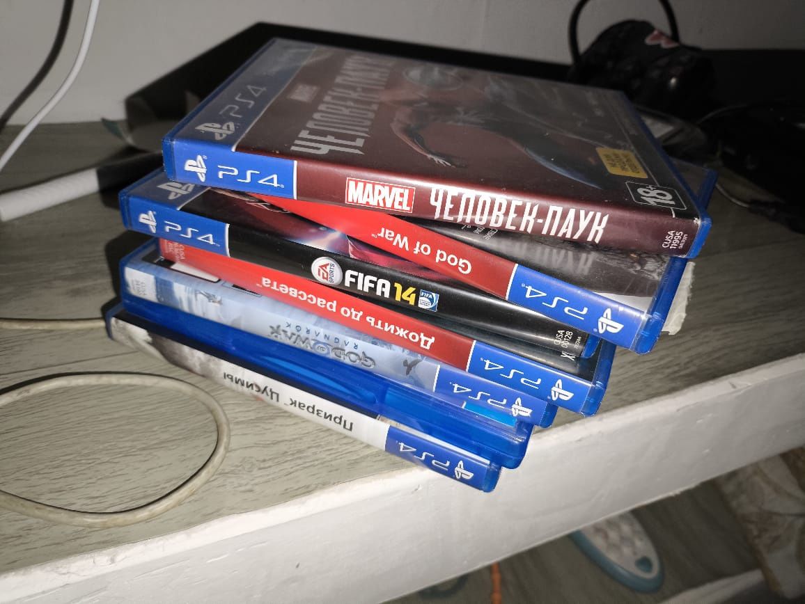 Playstation 4 в хорошем состоянии