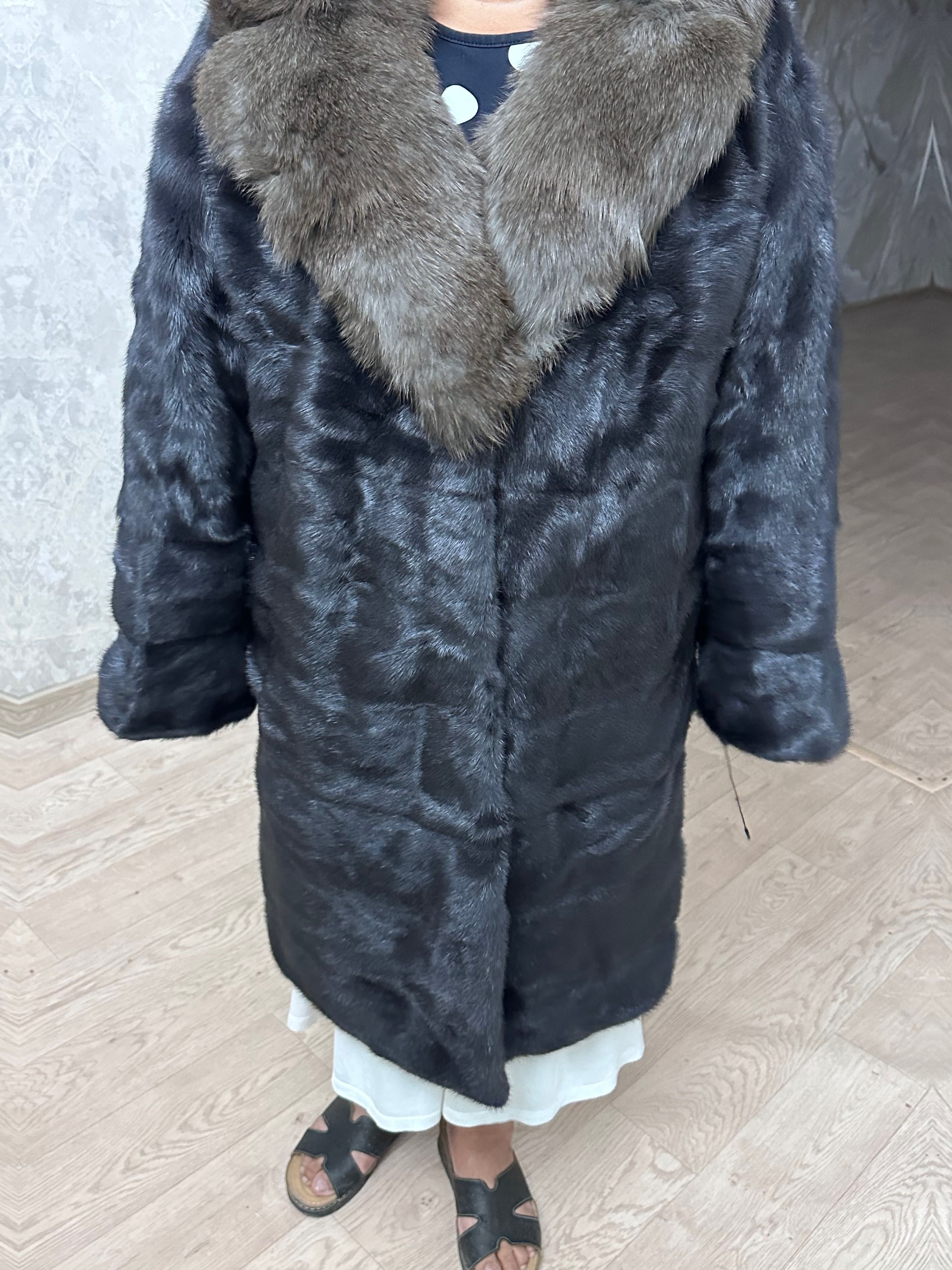 Продам норковую шубу с воротником из соболя