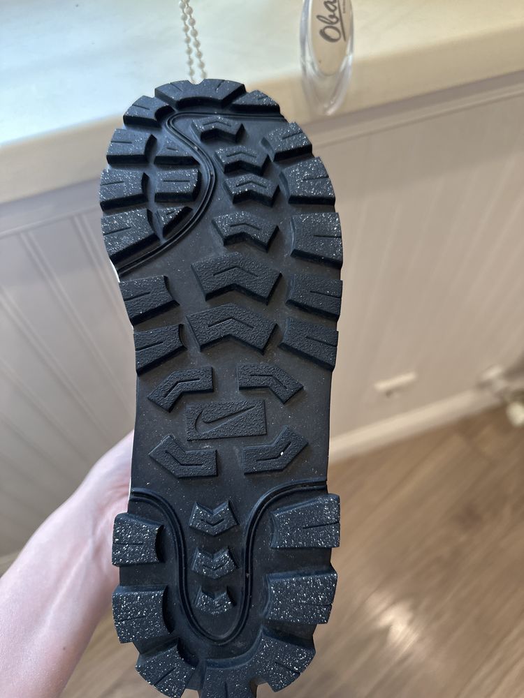 Nike ботинки демесезон  36.5 -23 см