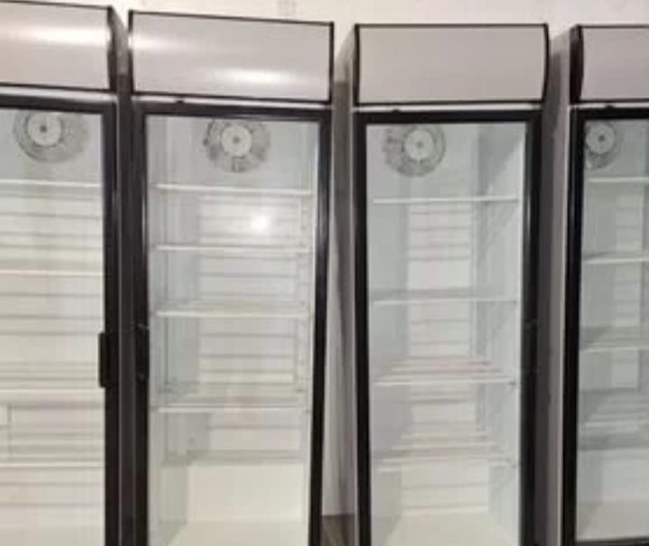 Витринныи холодиник