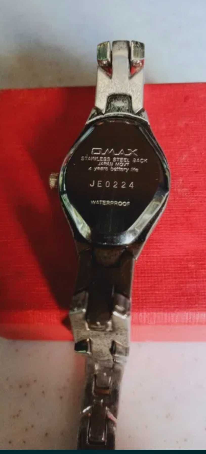 Часы женские наручные Omax со стразиками