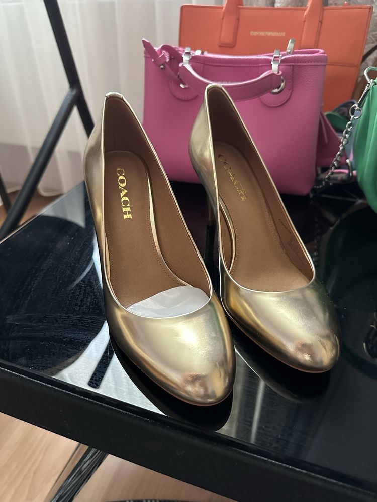 Новые туфли COACH - золотая кожа, оригинал, США ( размер US 7 / EU 37