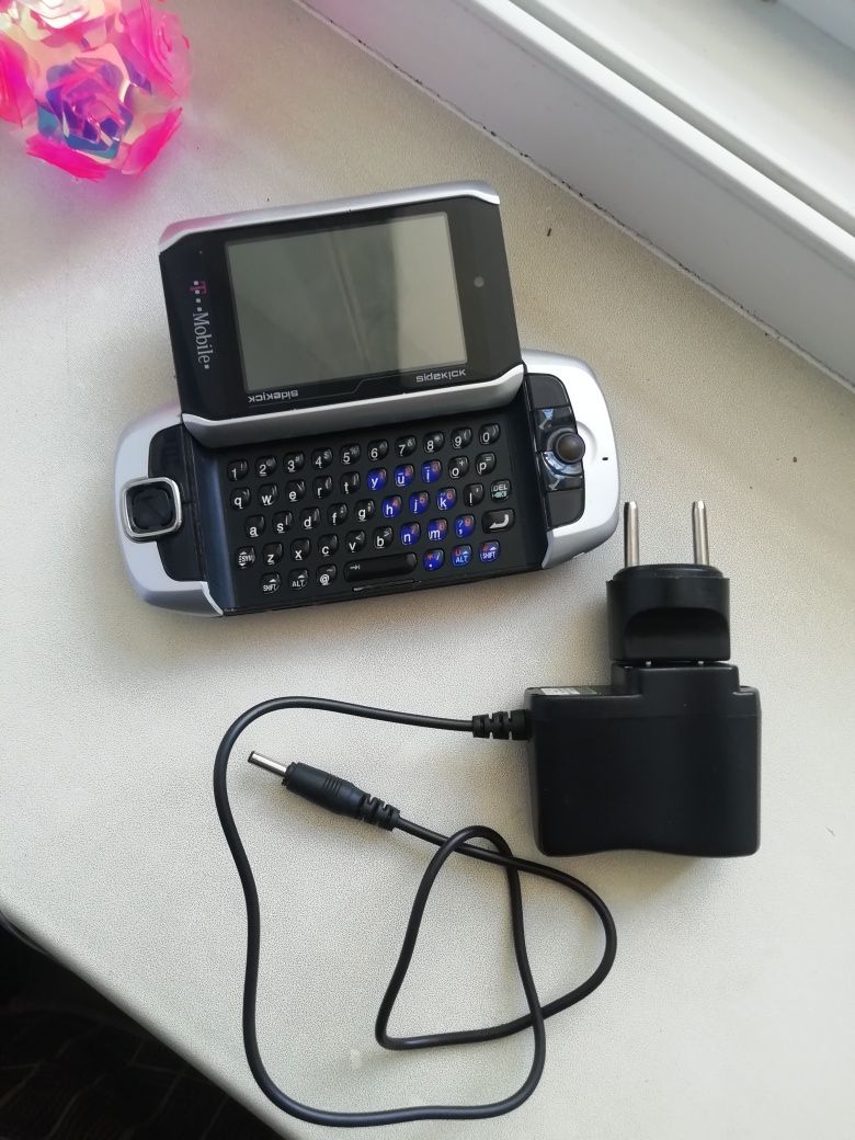 Продам в отличном состоянии T-Mobile Sidekick 3