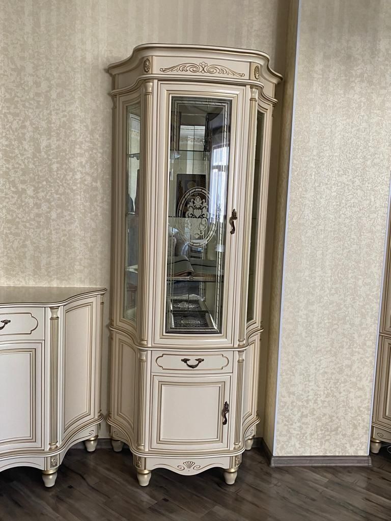 Продам шкафы для гостиной, витрины