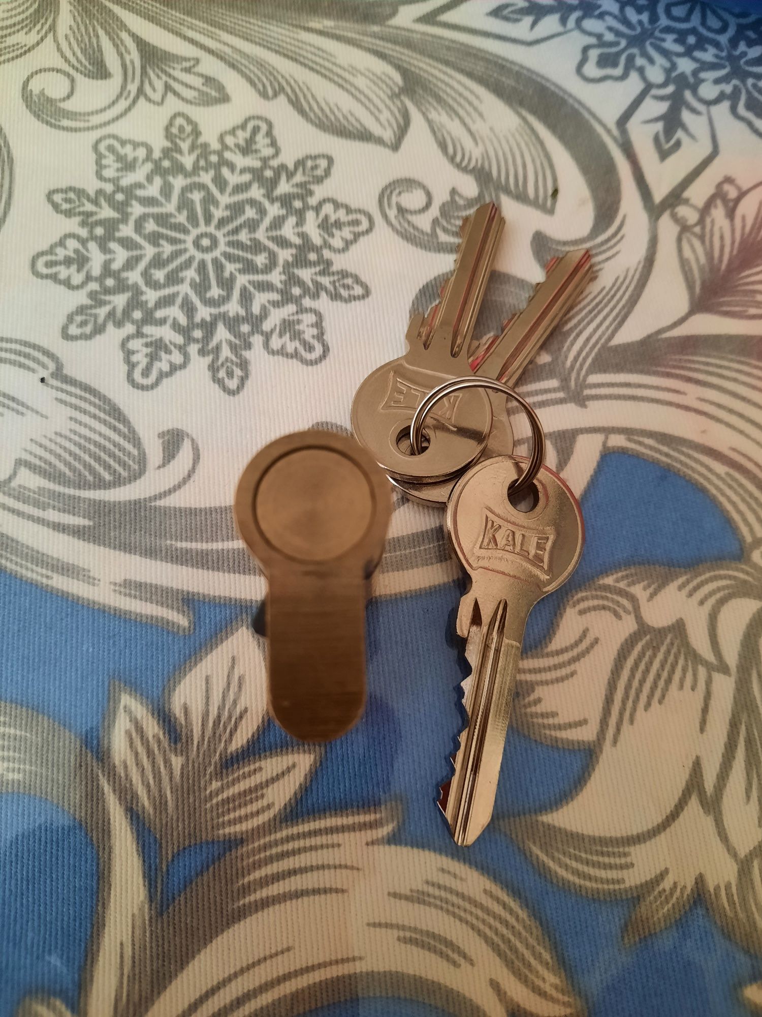 Продаётся сердцевина половинка для холодильной камеры KALE 40mm