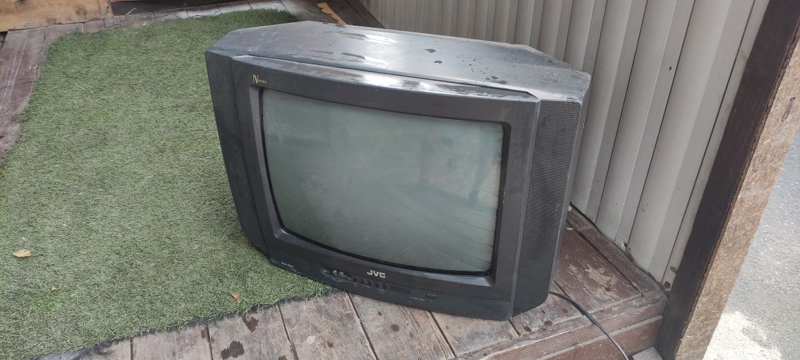 Телевизор JVC старый