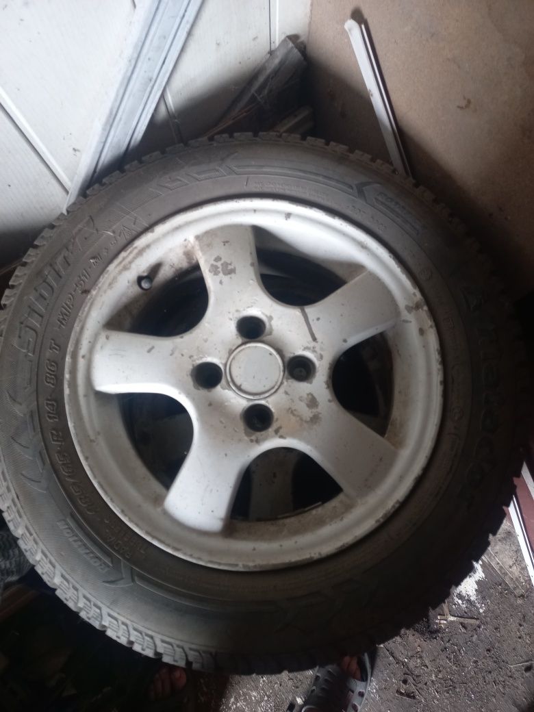 Продам диски с резиной зима