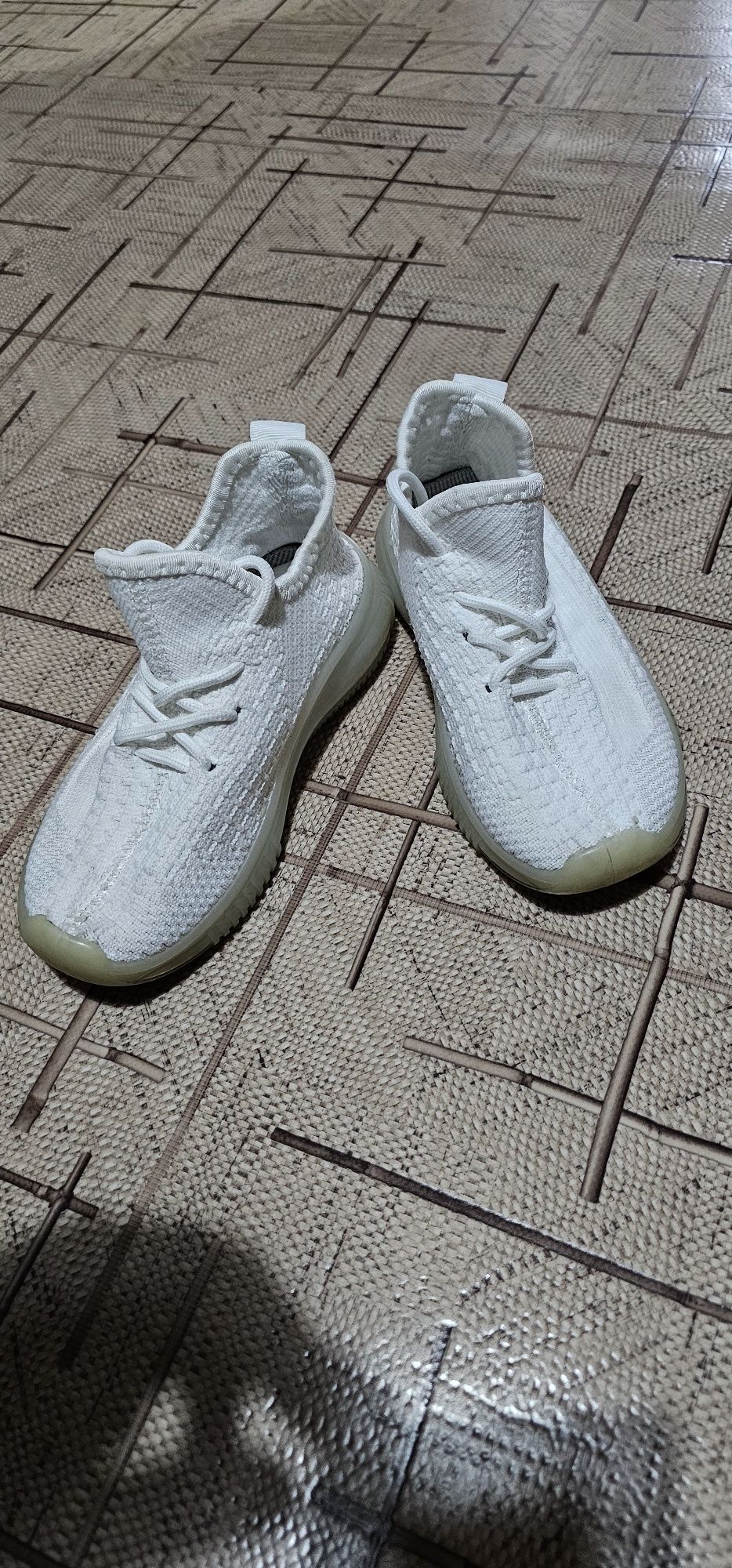 Кроссовки Yeezy на девочку