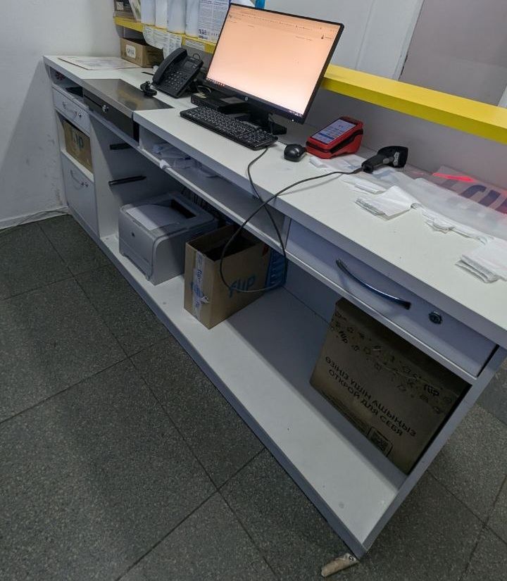 Продам стол ресепшен