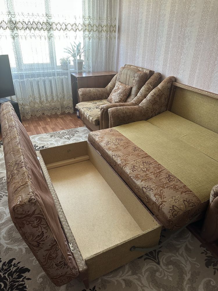 Продам диван с креслом