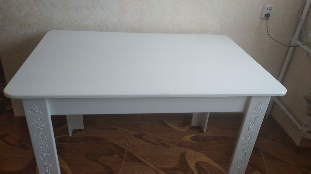 Продам детскую кровать,10000тг стол 25000тг 120×80, комбинезон 2000