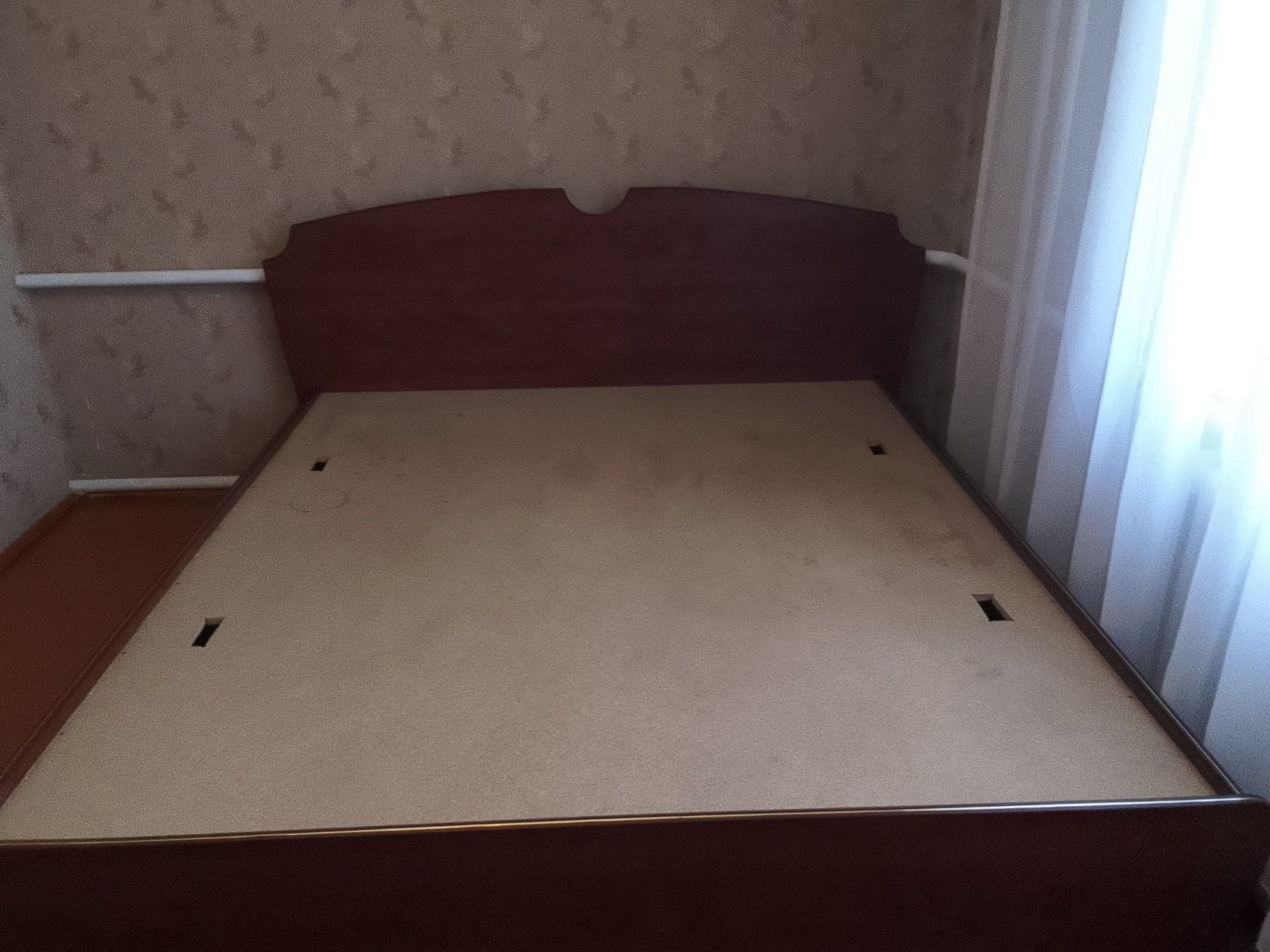 Срочно продам двухспальный кровать,камот,2 тумбочки