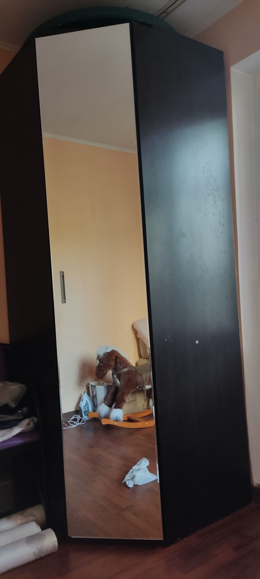 Продам шкаф угловой