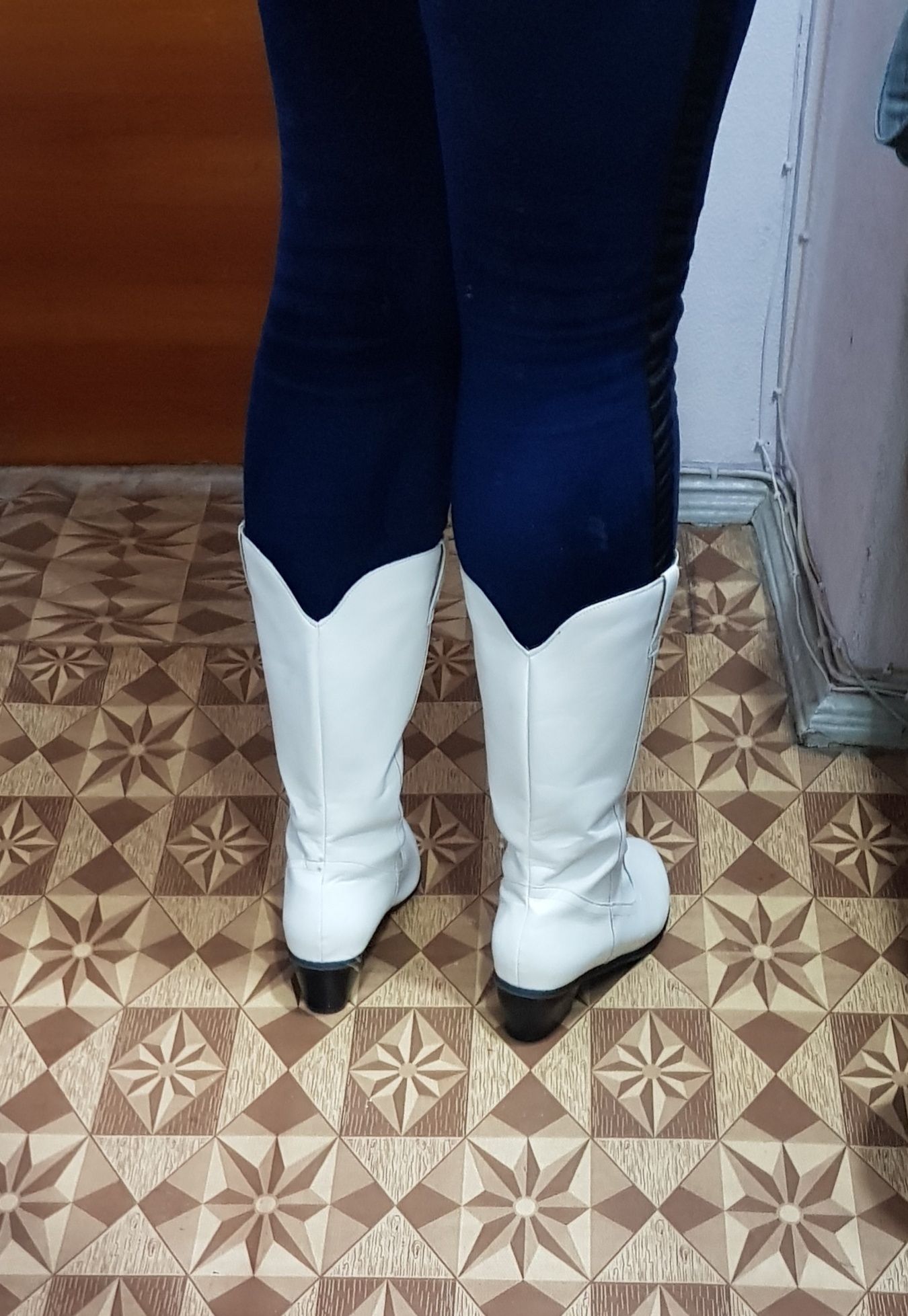 Продам женские сапоги."Казачки",демисизонные  на флисе.